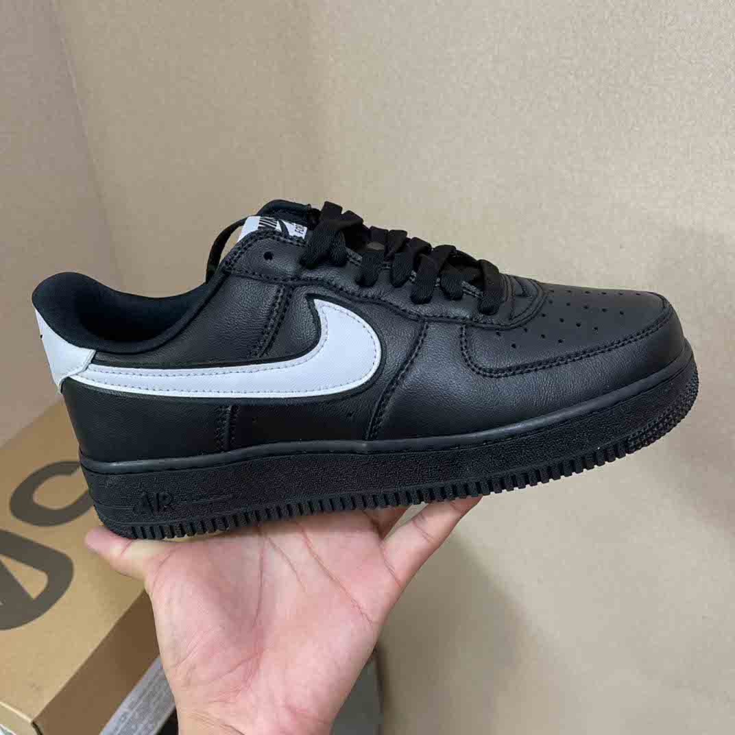 QS Black White